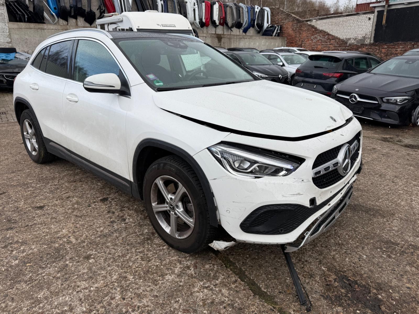 Mercedes-Benz GLA 200  Progresive