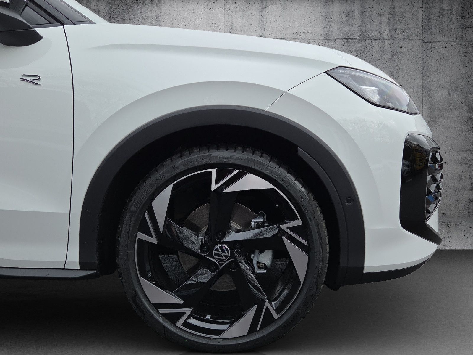T-Roc neu R-Line 1.5 eTSI OPF DSG Pano AHK