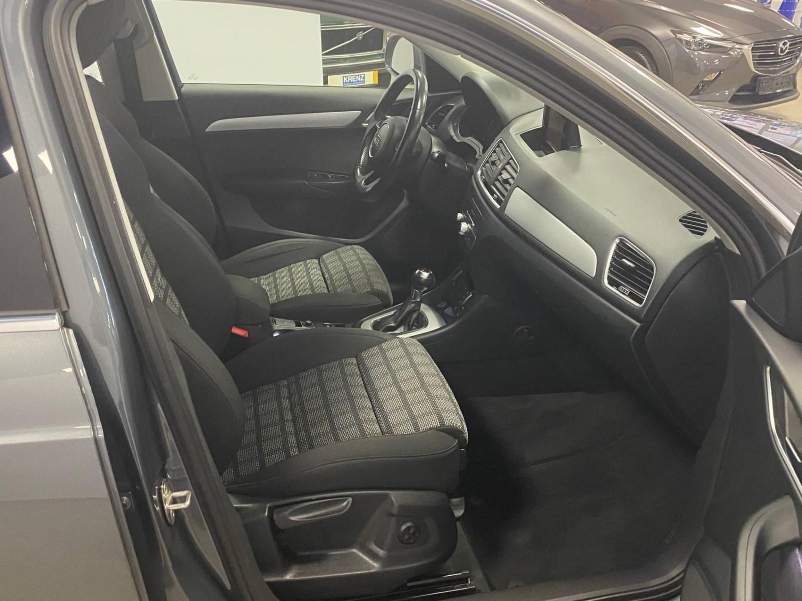 Fahrzeugabbildung Audi Q3 1.4 16V TFSI Sport+AHK+NAVIGATION+Keyless+PDC