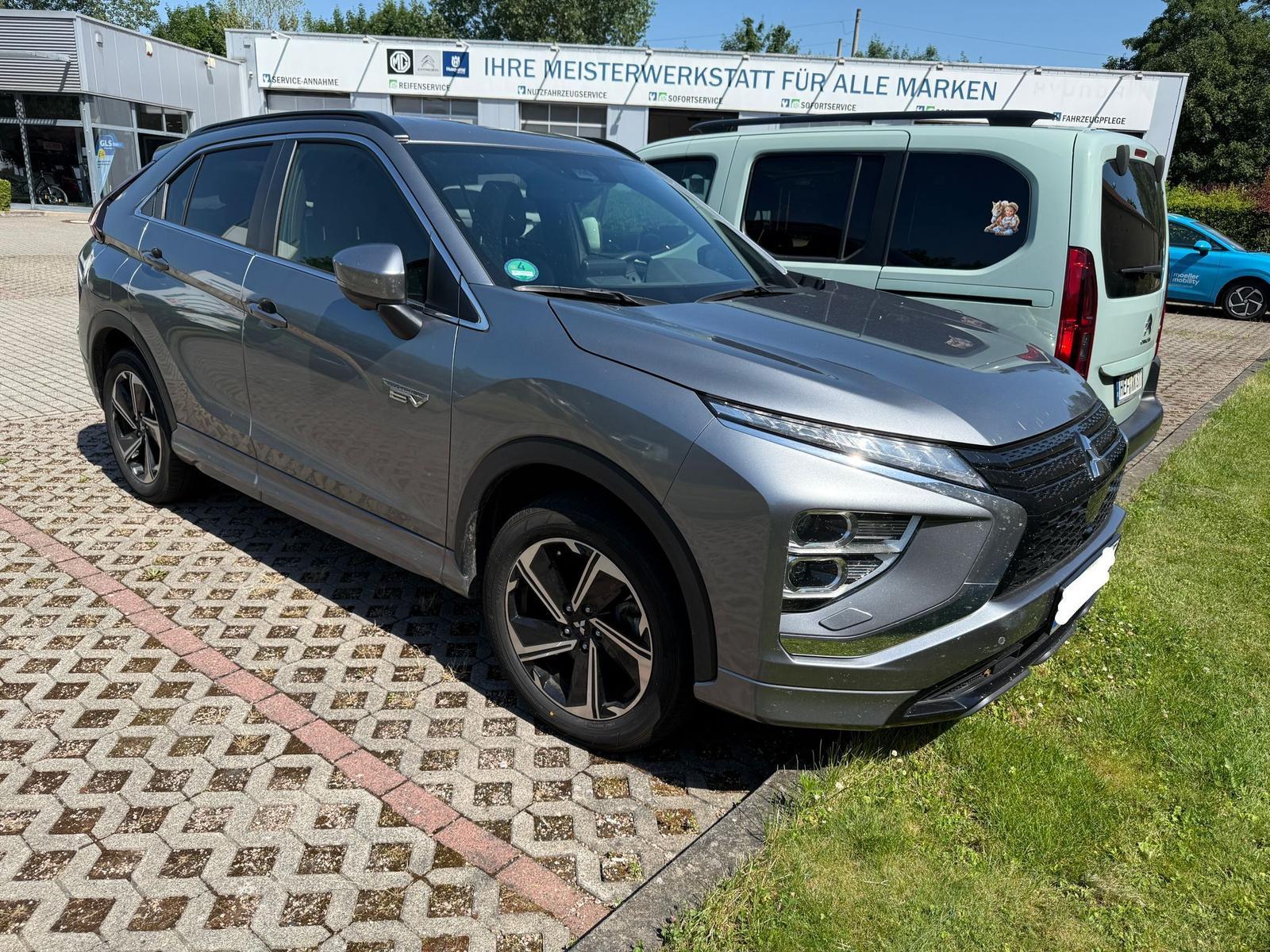 Mitsubishi Eclipse Cross Plus Select Black Hybrid 4WD
