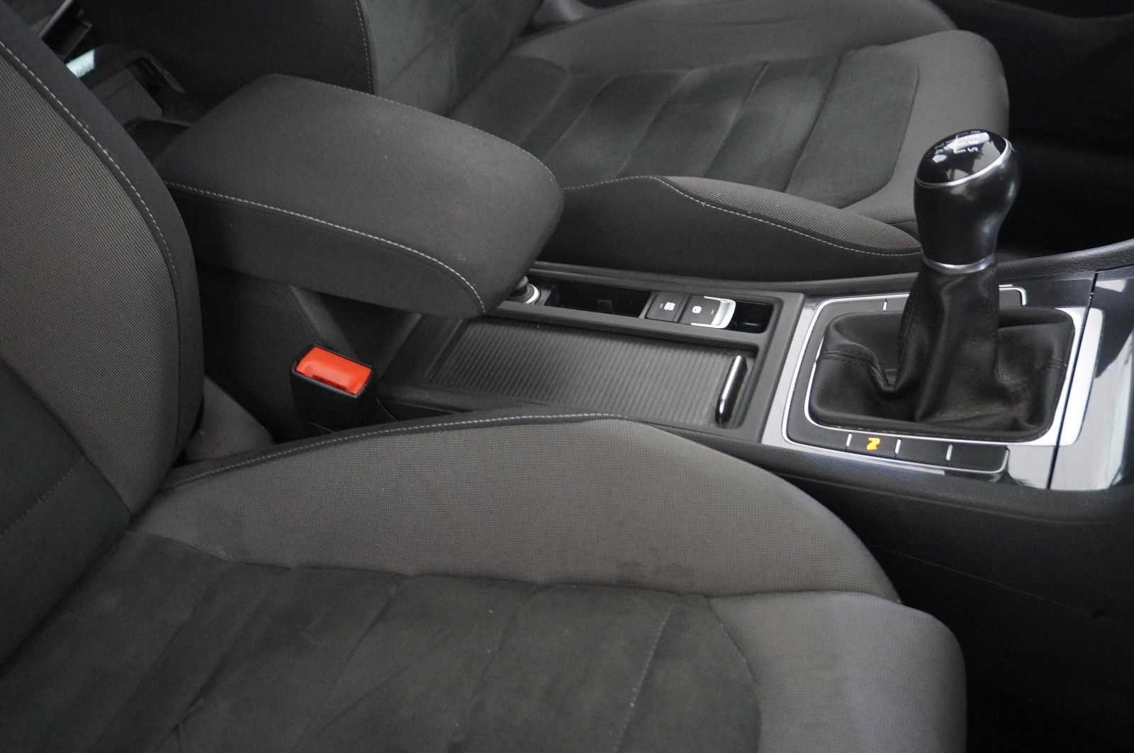 Fahrzeugabbildung Volkswagen Golf VII Variant 1.6 TDI NAVI/LED/SH/ACC/PDC/AHK