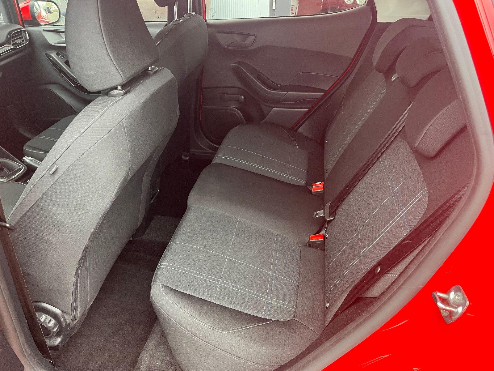 Fahrzeugabbildung Ford Fiesta Cool & Connect Navi/Sitzh./Parkpilot