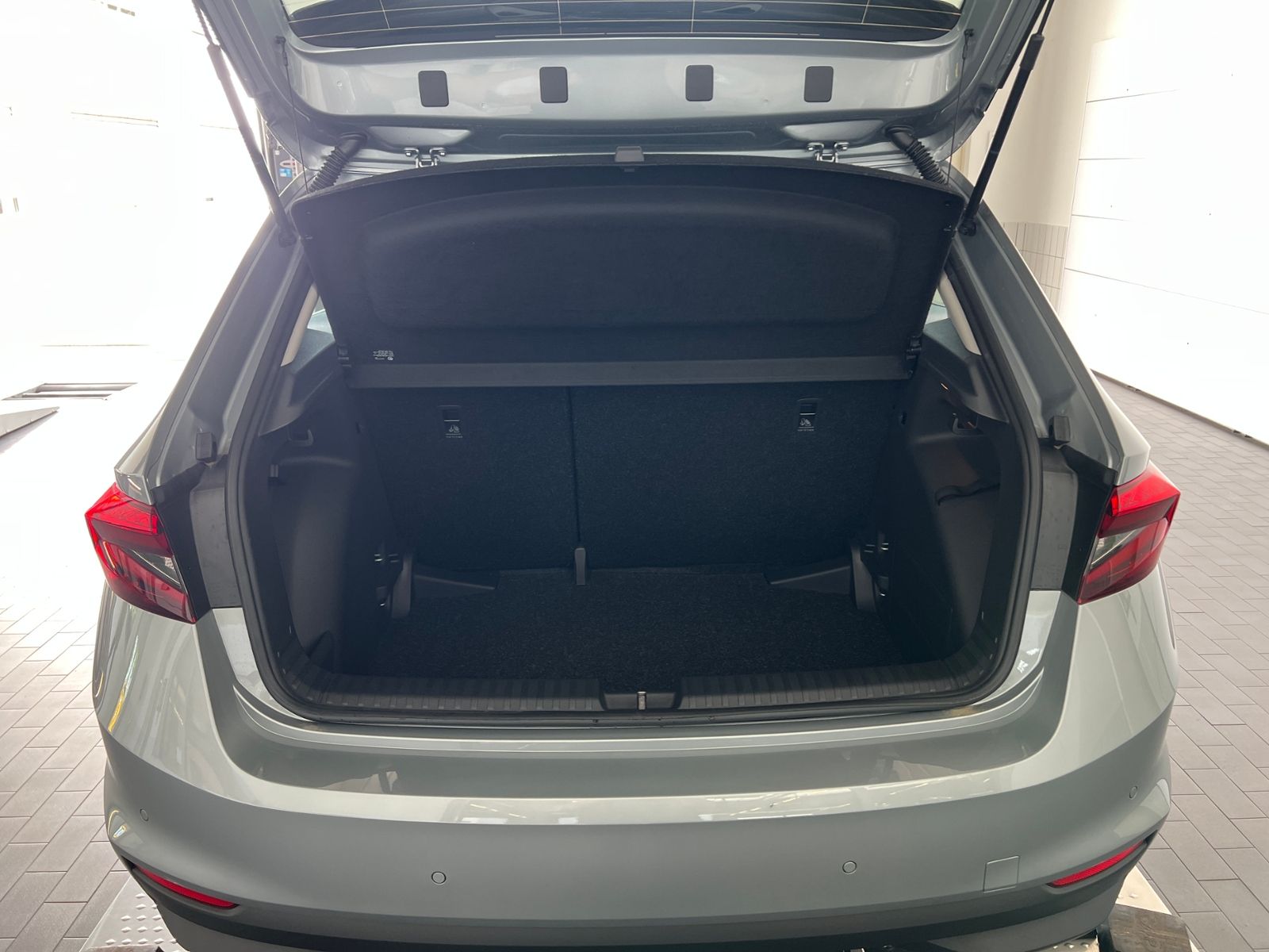 Fahrzeugabbildung SKODA Fabia  Selection 1.0 MPI *Climatronic, LED, Einp