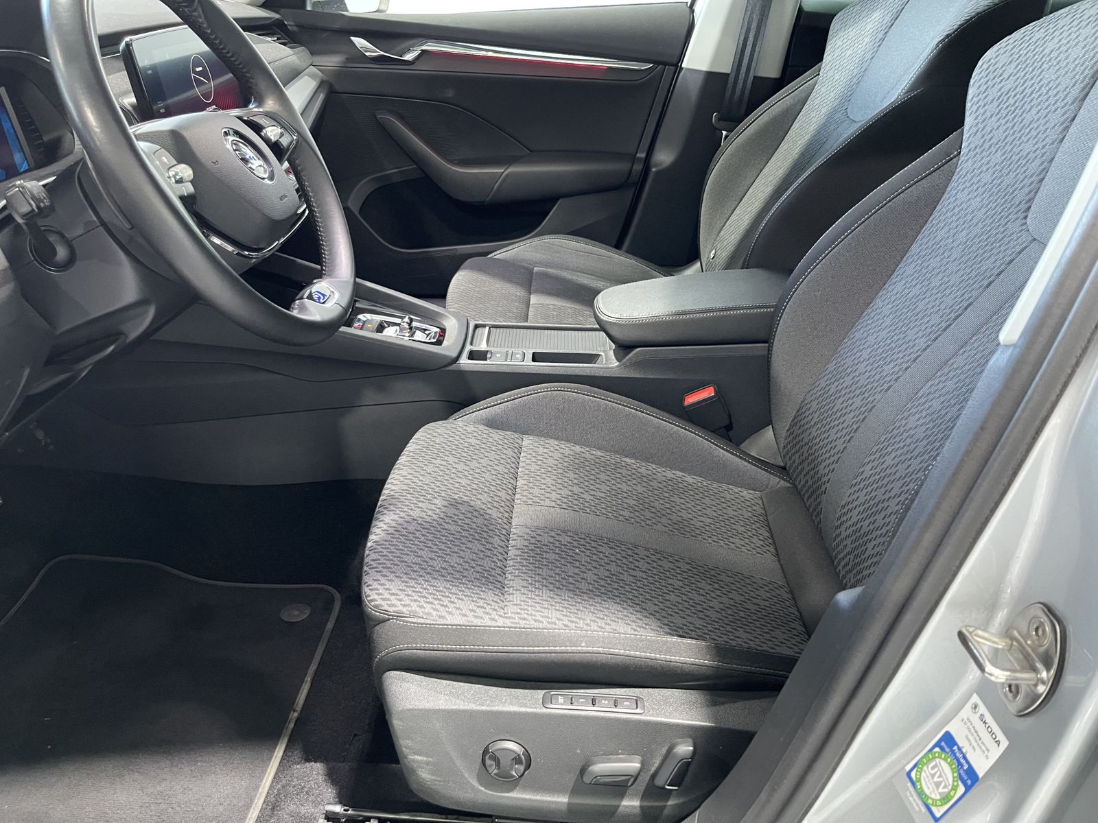 Fahrzeugabbildung SKODA Octavia First Edition 2.0 TDI*AHK*LED-Matrix*