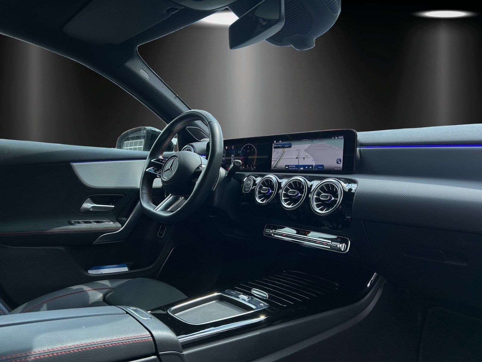 Fahrzeugabbildung Mercedes-Benz A 220 d Lim+AMG-Line+Burmester+PSD+DISTRONIC+19"