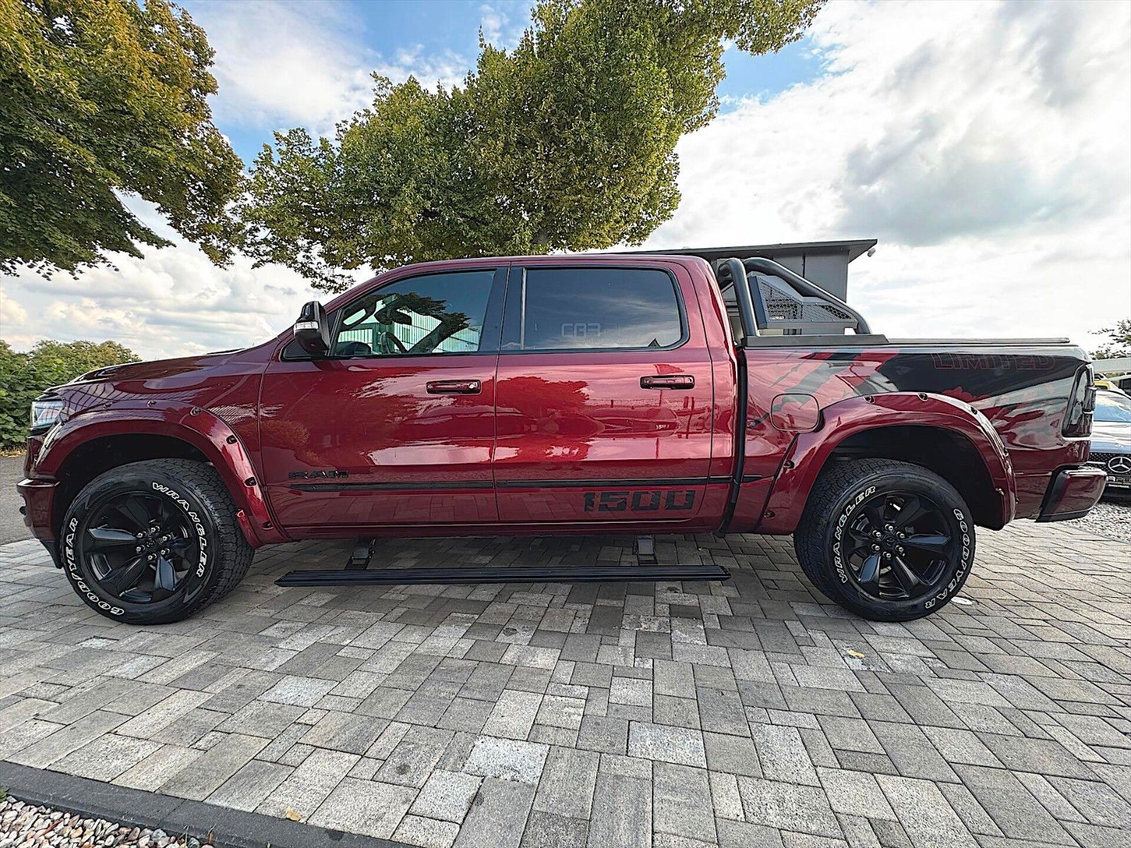 Fahrzeugabbildung Dodge RAM 5.7 V8 HEMI 4x4 LIMITED NightEdition Offroad