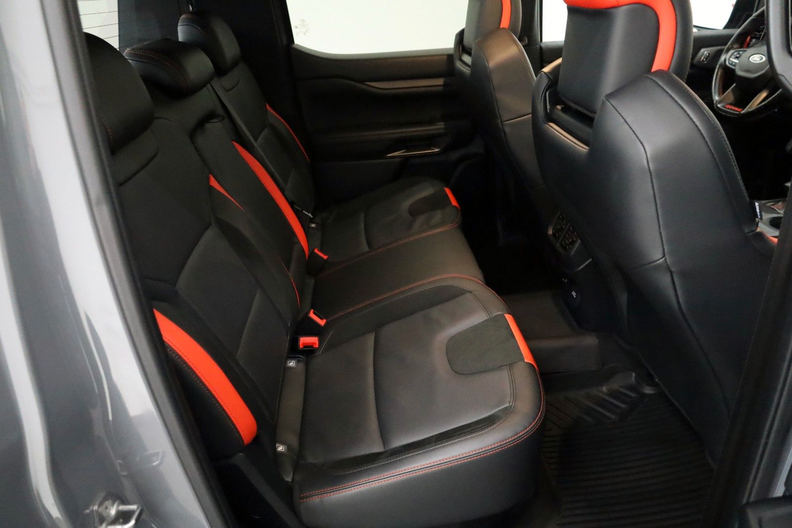 Fahrzeugabbildung Ford Raptor e-4WD,Rollo el,AHK, ATM !! Garantie07/28