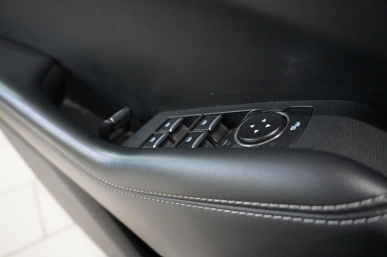 Fahrzeugabbildung Ford Mustang Mach-E NAVI/LED/KAMERA/LEDER/SHZ/DAB+