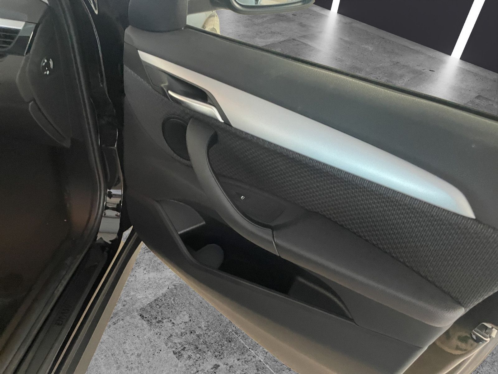 Fahrzeugabbildung BMW X1 xDrive 25 e Advantage *PDC*SitzHz*Navi*Allrad