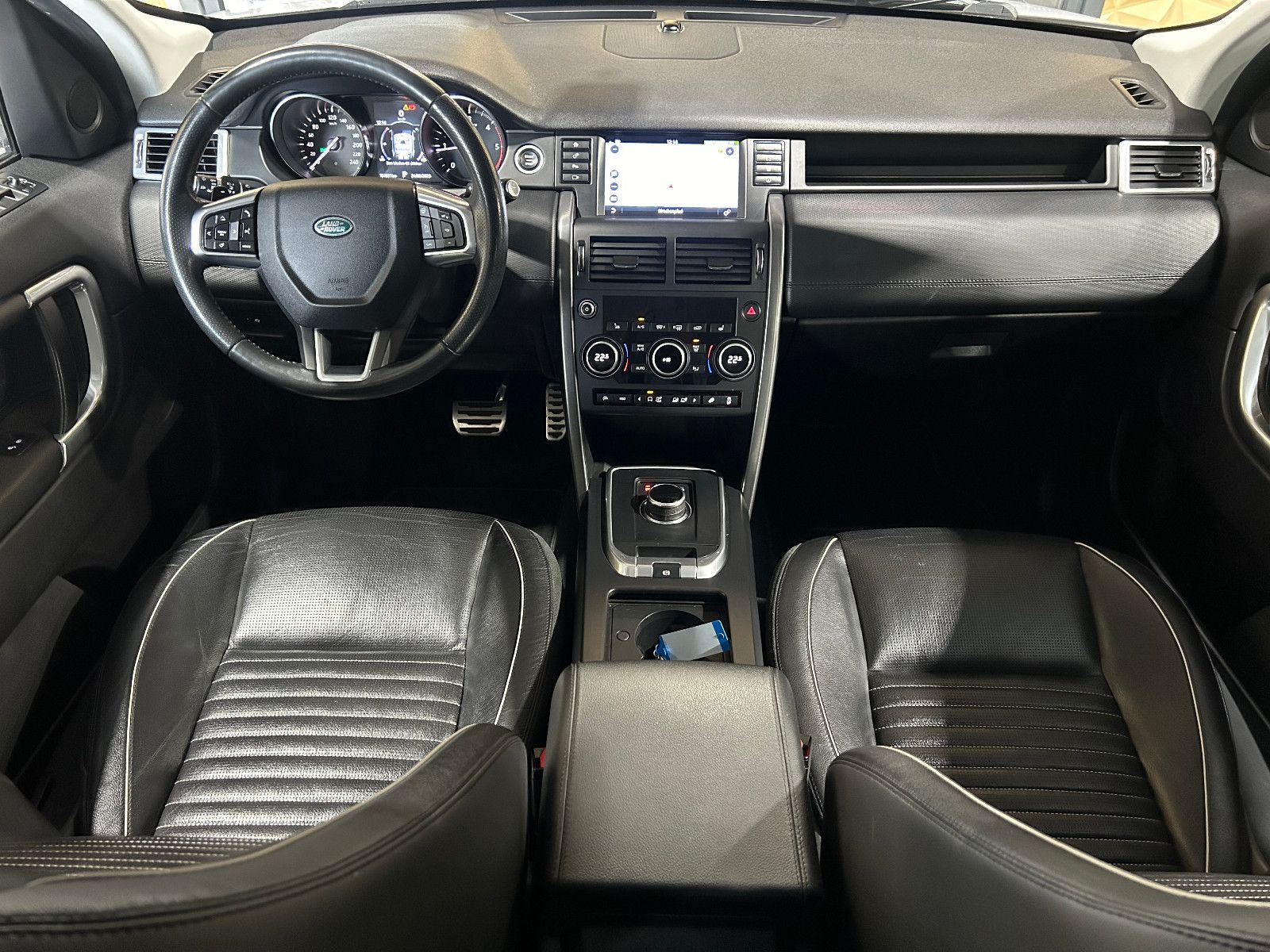 Fahrzeugabbildung Land Rover Discovery Sport SE AWD/KAMERA/NAVI/SHZ/PDC/