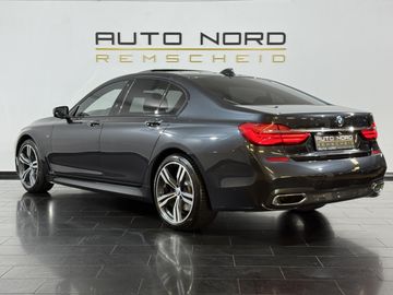 BMW 750 - 8