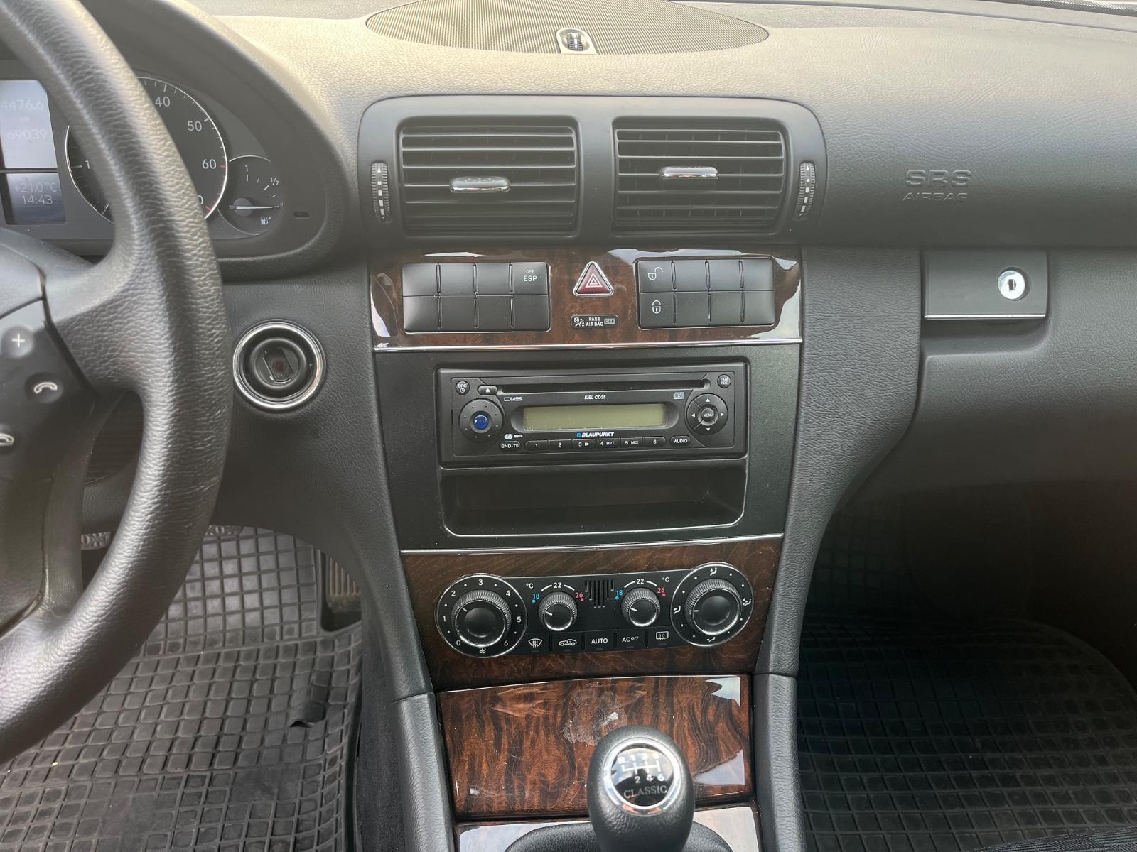 Mercedes-Benz C180 2005 — photo 11