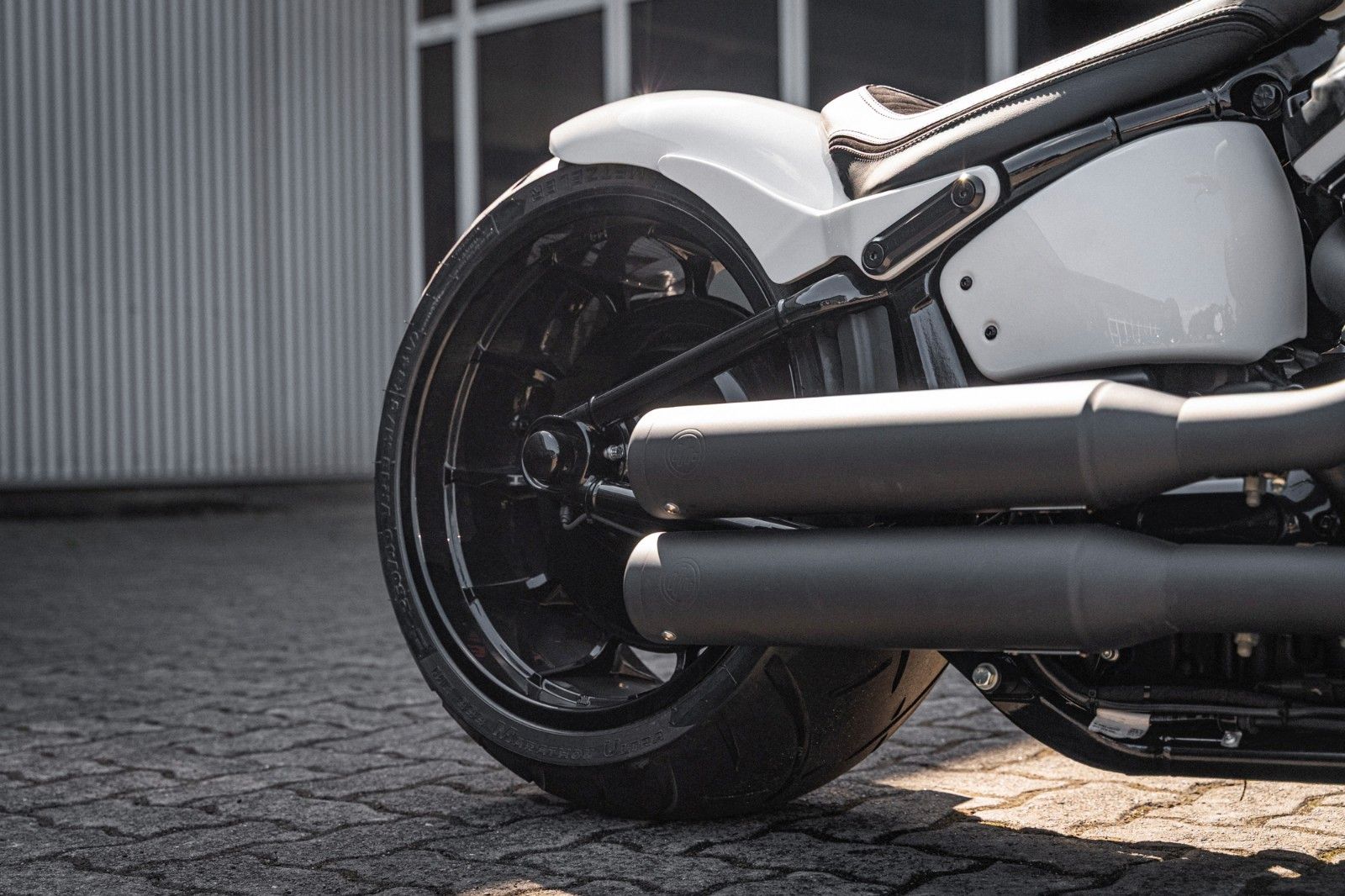 Fahrzeugabbildung Harley-Davidson WHITE FAT BOY FLFBS 114 MY24 -KESSTECH-