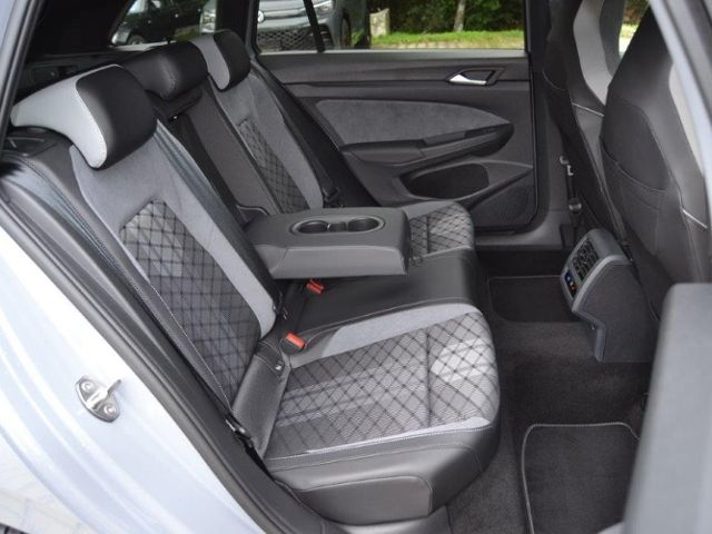 Golf VIII Variant 1.5 TSI R-Line AHK/LED/17-ZOLL