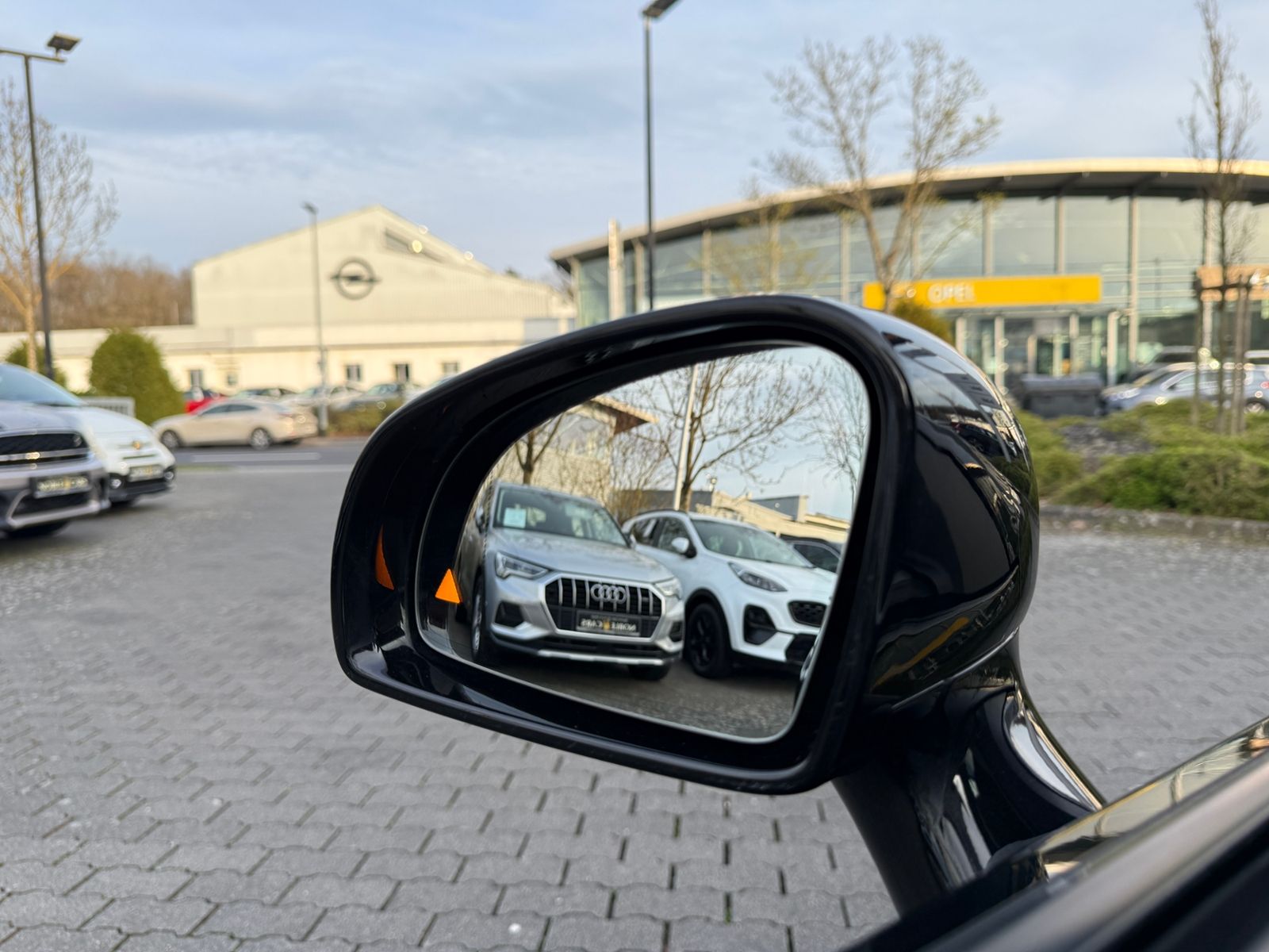 Fahrzeugabbildung Mercedes-Benz SLC 300 9G AMG Line MEMORY LED ACC