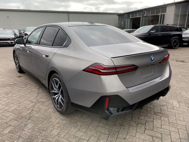 BMW 550e xDrive M Sport Pro*HEAD-UP - PANO - KAM*
