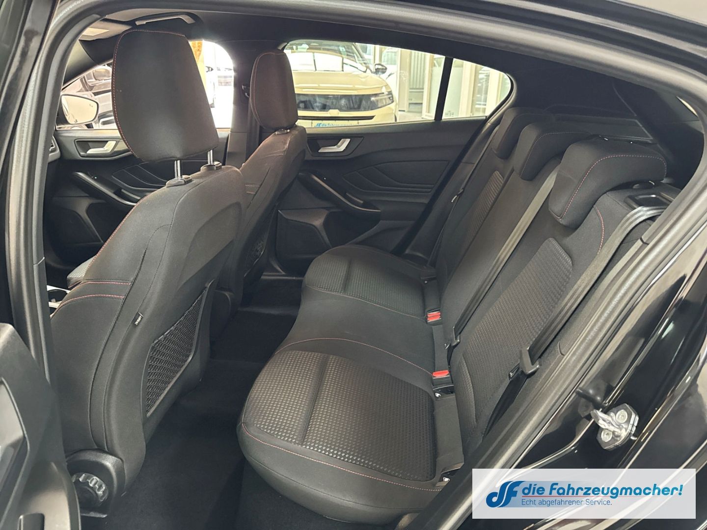 Fahrzeugabbildung Ford Focus ST-Line Navi LED ACC Apple CarPlay Android
