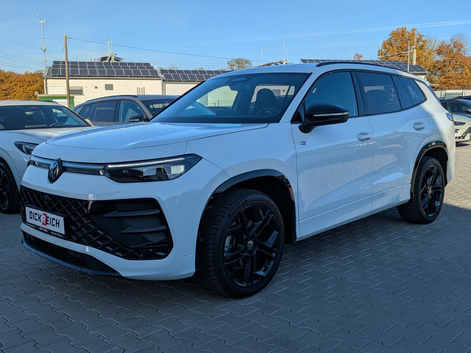 Fahrzeugabbildung Volkswagen Tayron 2.0 TDI 4M R-Line BLACK*7Si*MATRIX*PANO