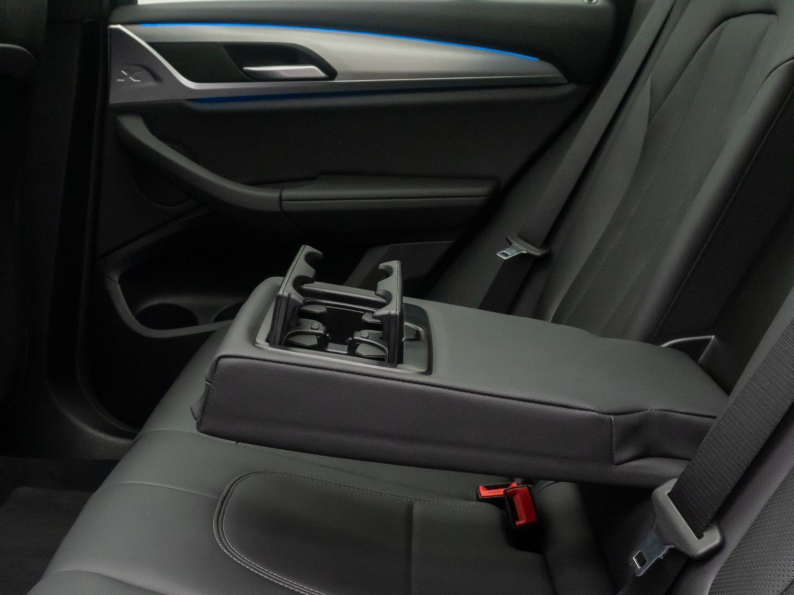 Fahrzeugabbildung BMW X3 xD30e Alarm DAB HiFi Kamera Sportsitz Panoram