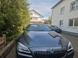 BMW 650i Coupé - - graue BMW 650
