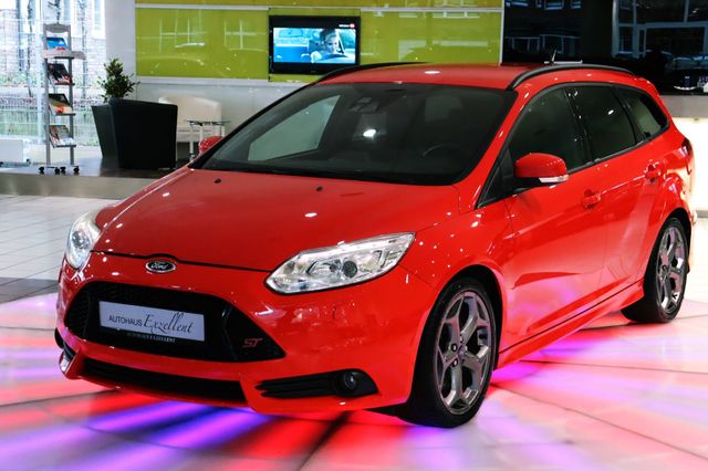 Ford Focus Turnier ST*LEDER*ALU*NAVI*KAMERA*TEMPOIMAT