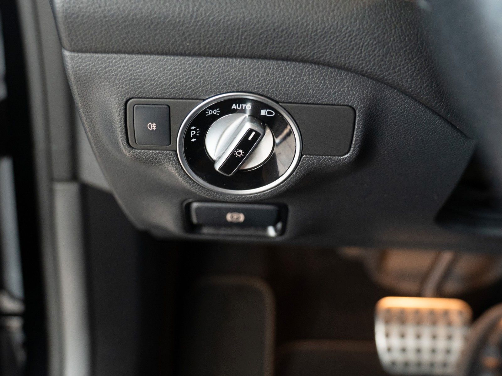 Fahrzeugabbildung Mercedes-Benz CLA 220 Shooting Brake AMG/4x4/AUTOM./KAMERA/LED