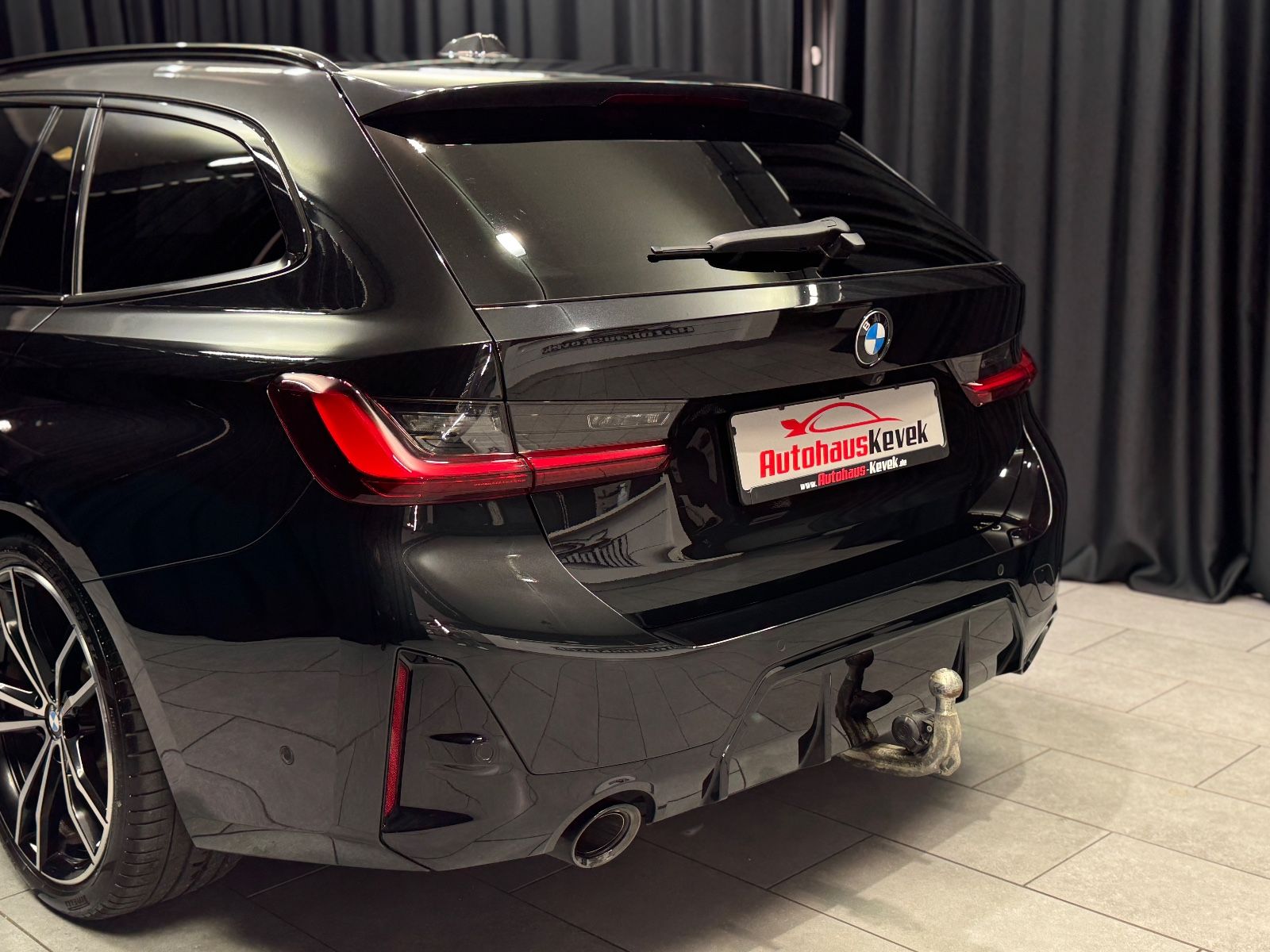 Fahrzeugabbildung BMW 320d M SPORT PRO Touring |PANO|HEAD-UP|AHK