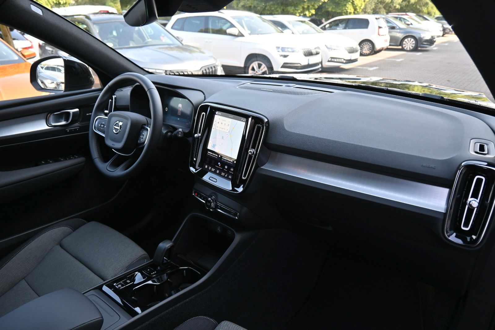 Fahrzeugabbildung Volvo XC40 B3 DSG Plus Black Edition*LED*ACC*360°*AHK*