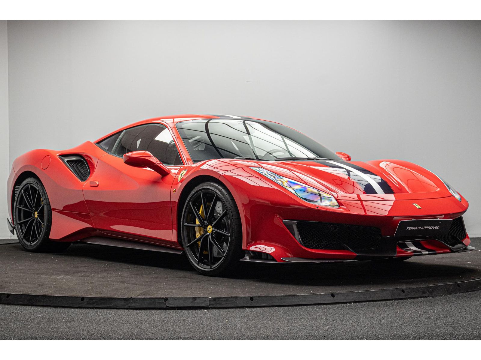 Ferrari 488 3.9 720 PISTA imagem 3