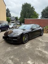 Porsche Panamera 4 E-Hybrid - Pano - Chrono - Sportabgas - Porsche Panamera mit Hybrid-Antrieb: Limousine