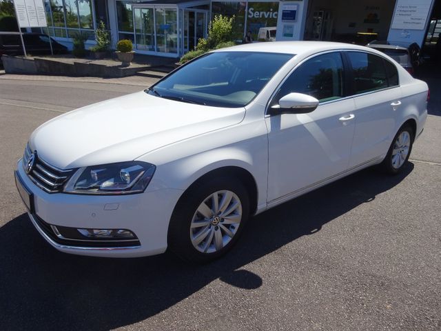 Volkswagen Passat Lim. Comfortline 12500 KM !!! Erste Hand
