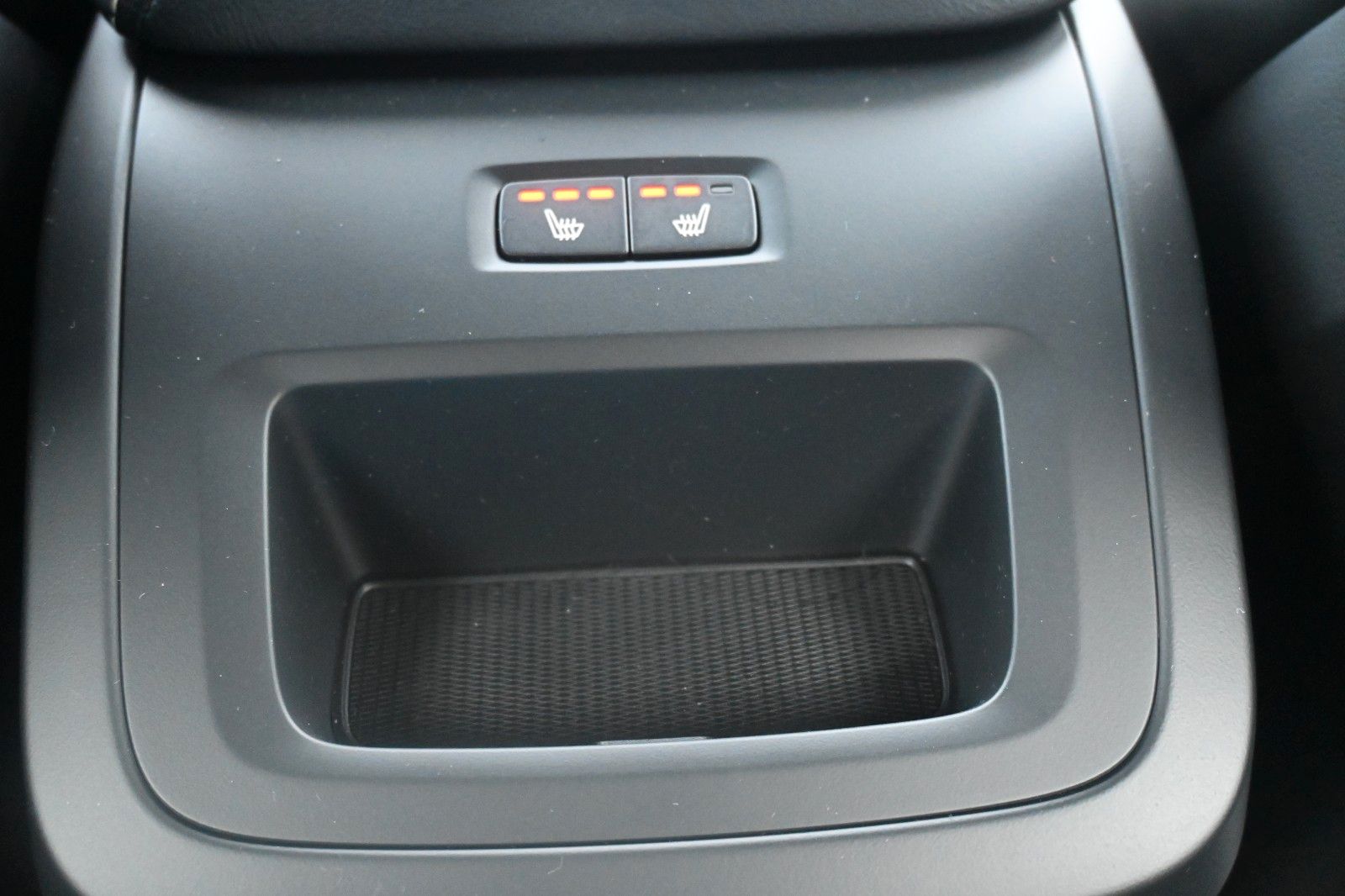 Fahrzeugabbildung Volvo S60 B4 B DSG Plus Dark*STHZG*360°*PANO*ACC*AHK