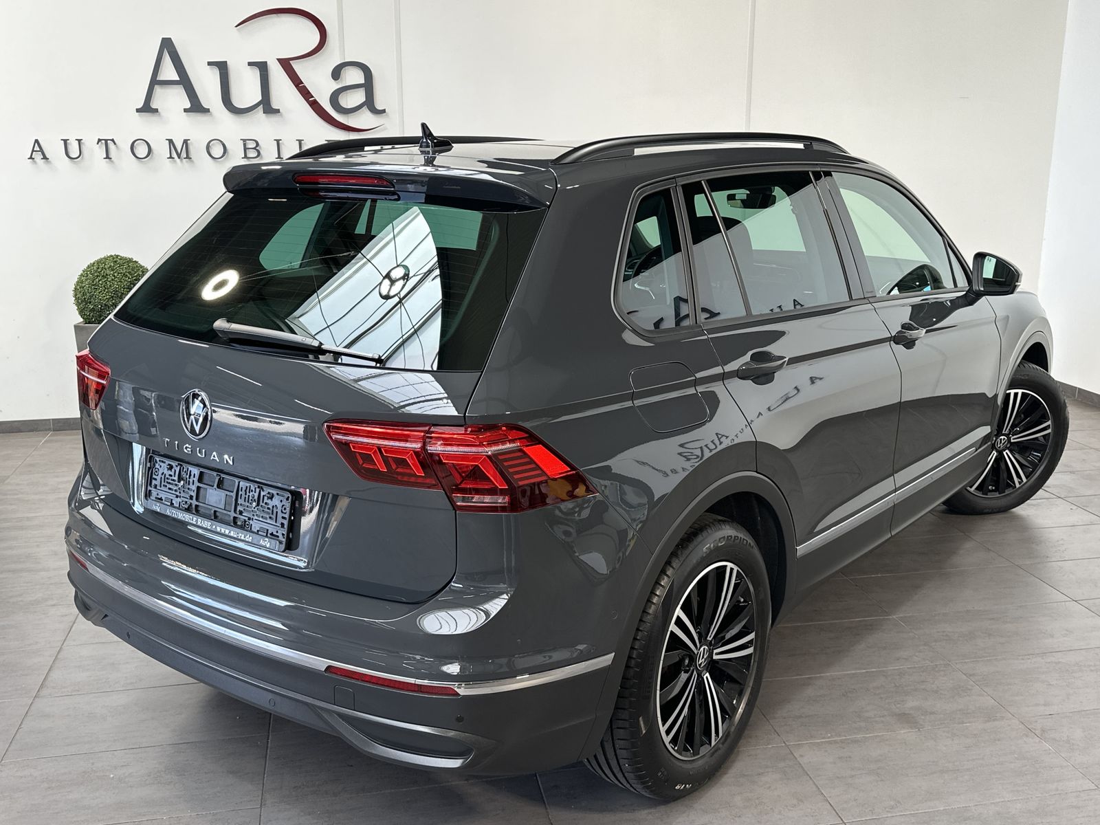 Fahrzeugabbildung Volkswagen Tiguan 2.0 TDI DSG Sport NAV+LED+PANO+ACC+KAM+VC