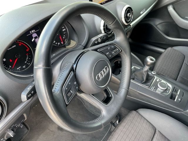 Fahrzeugabbildung Audi A3 1.6 TDI Sportback 30 sport Xenon, Navi, Sitzh
