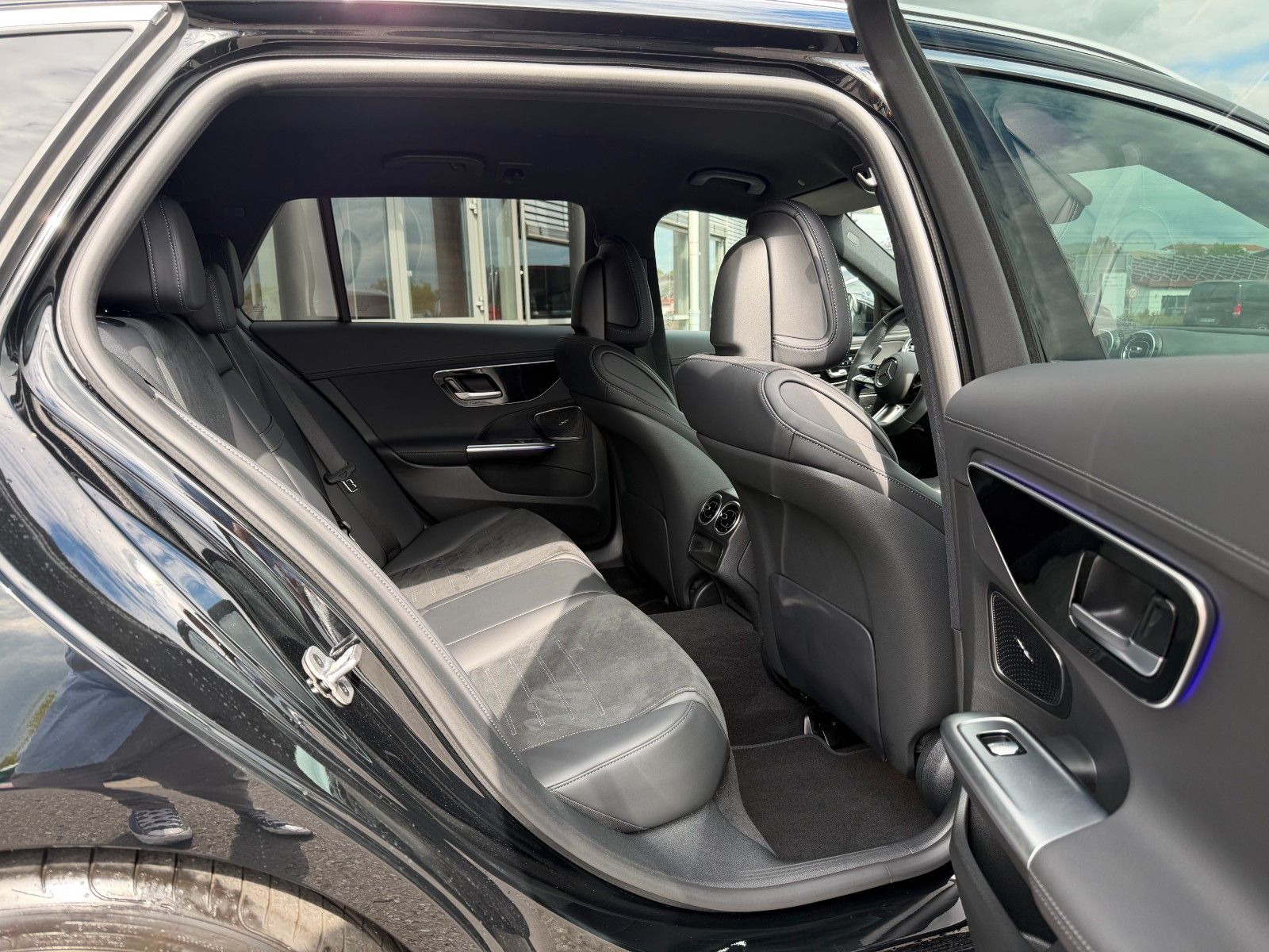 Fahrzeugabbildung Mercedes-Benz C 180 T AMG+AHK+Memory+Ambiente+TotW+