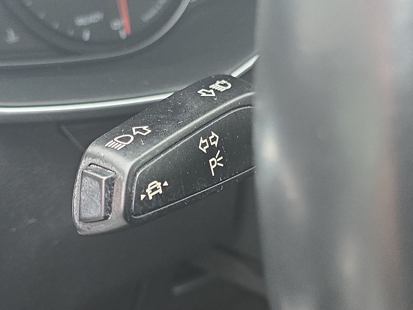 Fahrzeugabbildung Audi A6 Avant 40 TDI LED+KAMERA+NAVI+PDC+AHK+SHZ