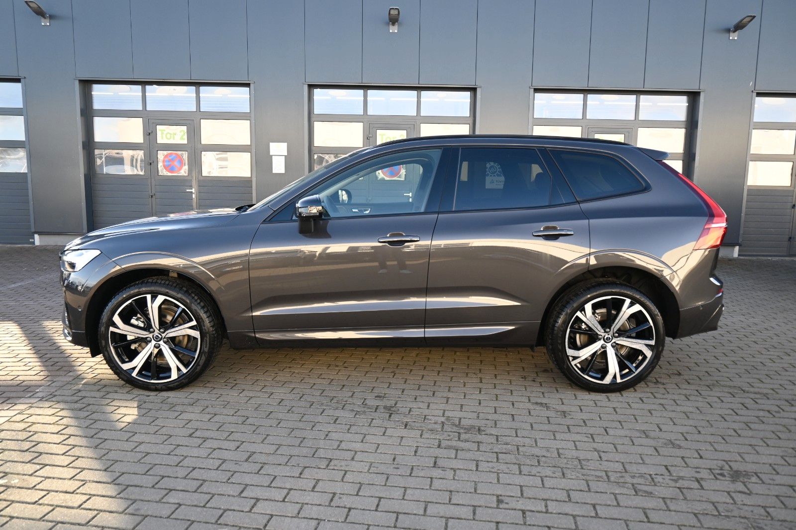 Fahrzeugabbildung Volvo XC60 B5 AWD Plus Dark*H&K*LUFT*360°* ACC*AHK