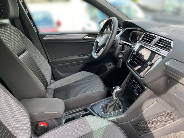 Fahrzeugabbildung Volkswagen Tiguan 1.5 TSI DSG ACTIVE NAVI EASYOPEN GJR