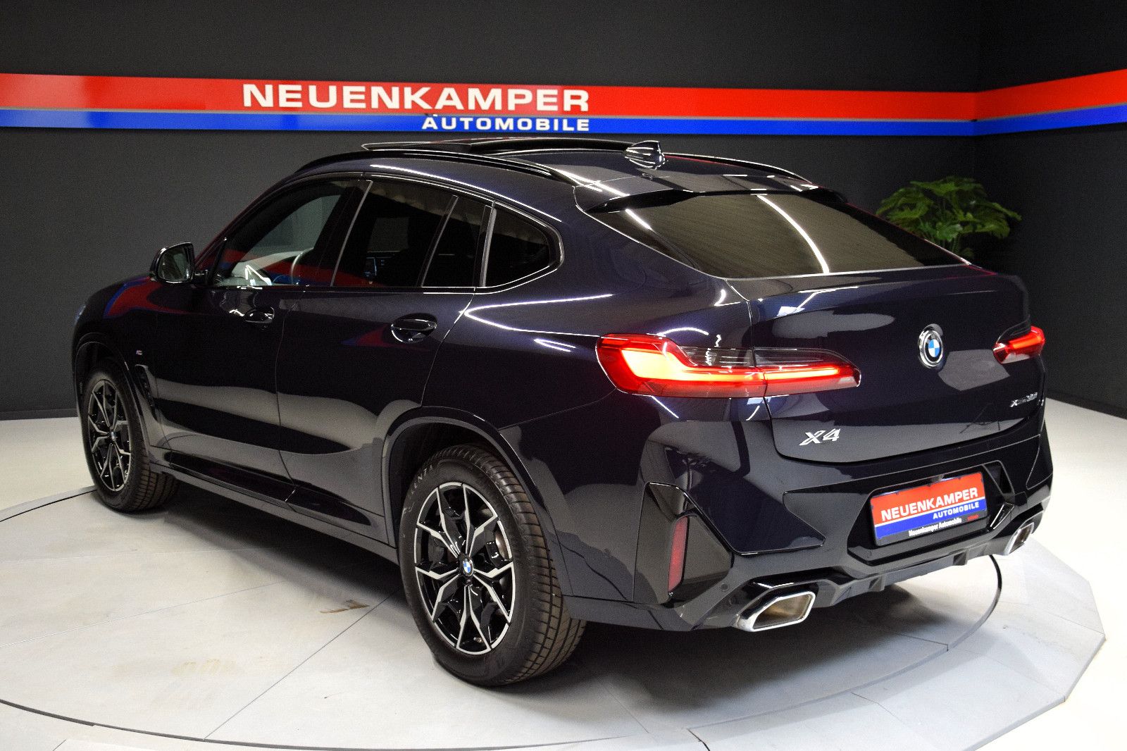Fahrzeugabbildung BMW X4 xDrive 30 i M Sport ACC Pano Leder Laser ACC