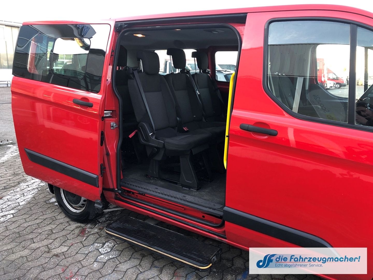 Fahrzeugabbildung Ford Transit Custom Kombi 300 L1 2.2 TDCi *8410 *EXPO