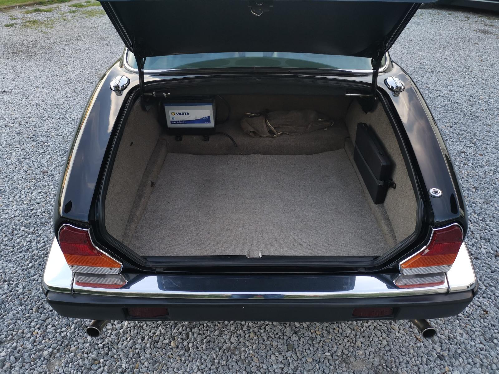 Jaguar XJ12 - Daimler Double Six Serie III