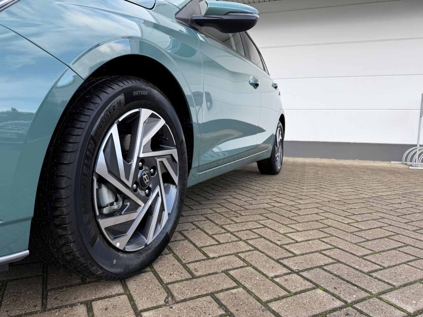 HYUNDAI i20 Select Family Navi Apple CarPlay Android Aut - Image 10