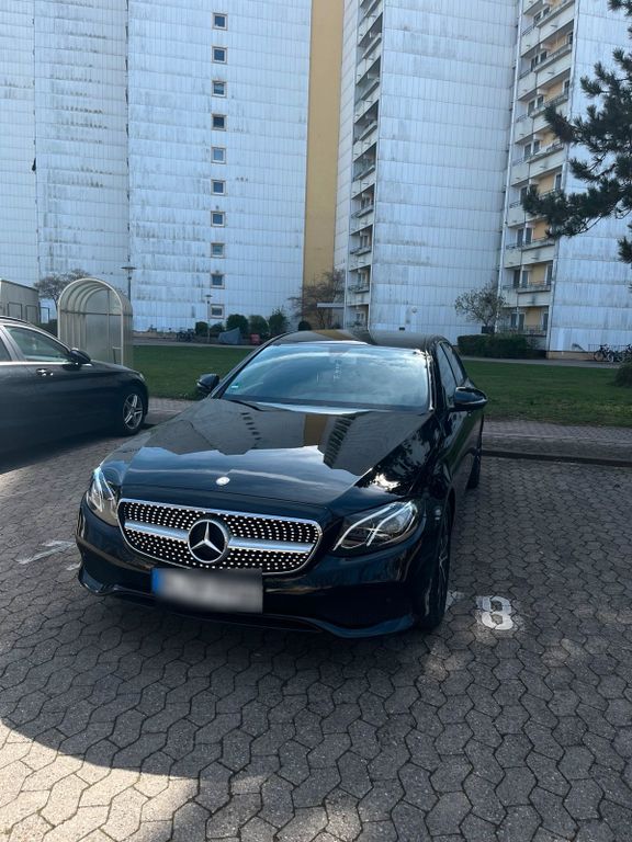 Image of Mercedes-Benz E 220