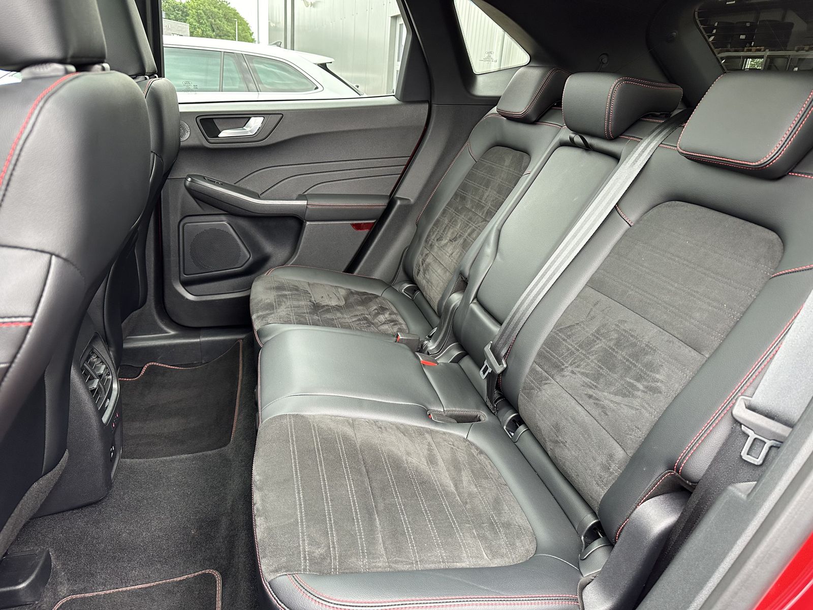 Fahrzeugabbildung Ford Kuga 2.0 EB 4x4 Aut. ST-Line X NAV+LED+PANO+B&O