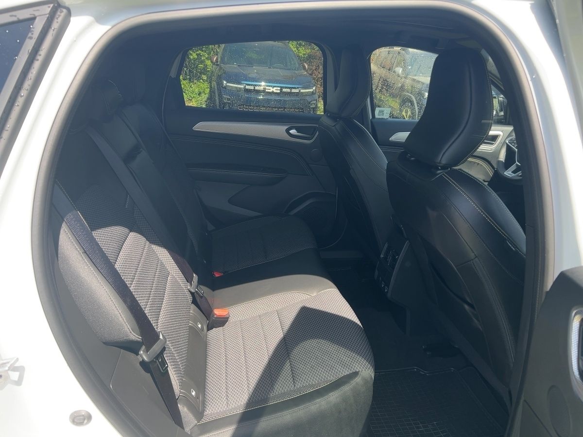 Fahrzeugabbildung Renault Arkana TECHNO Full Hybrid 145 Glasdach GJR
