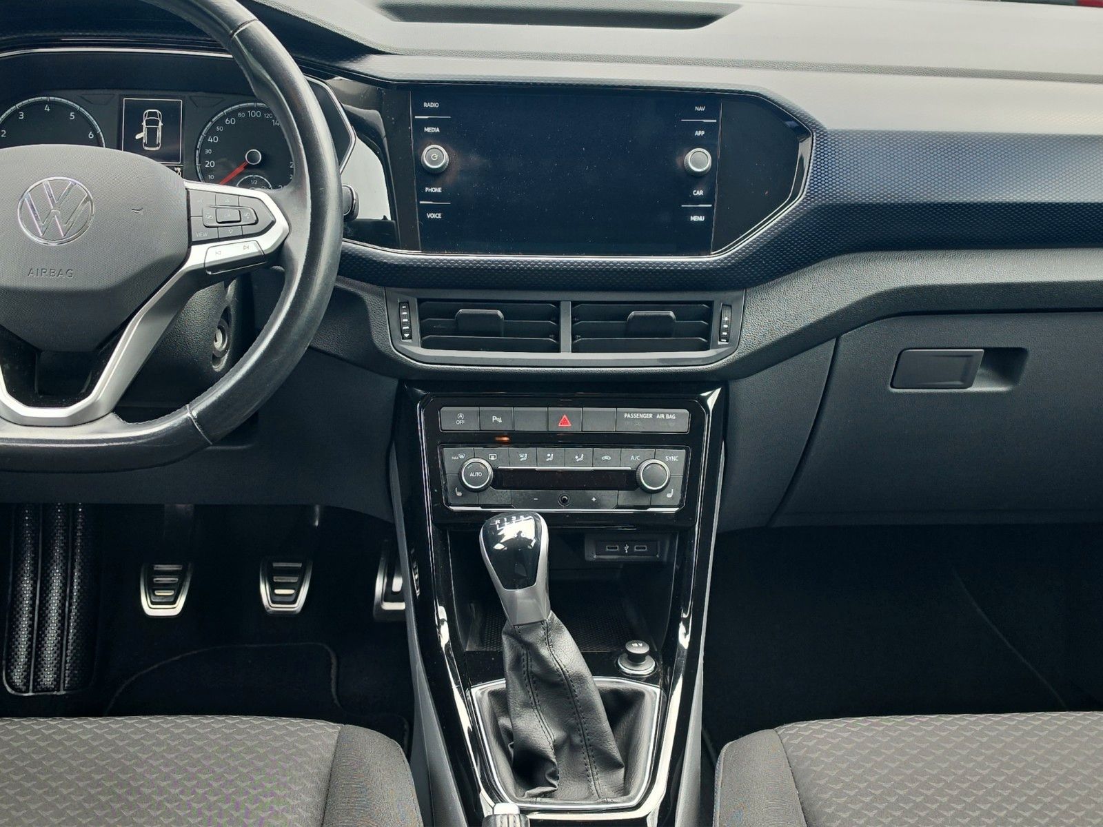 Fahrzeugabbildung Volkswagen T-Cross United NAVI SHZ PDC APP-CONNECT