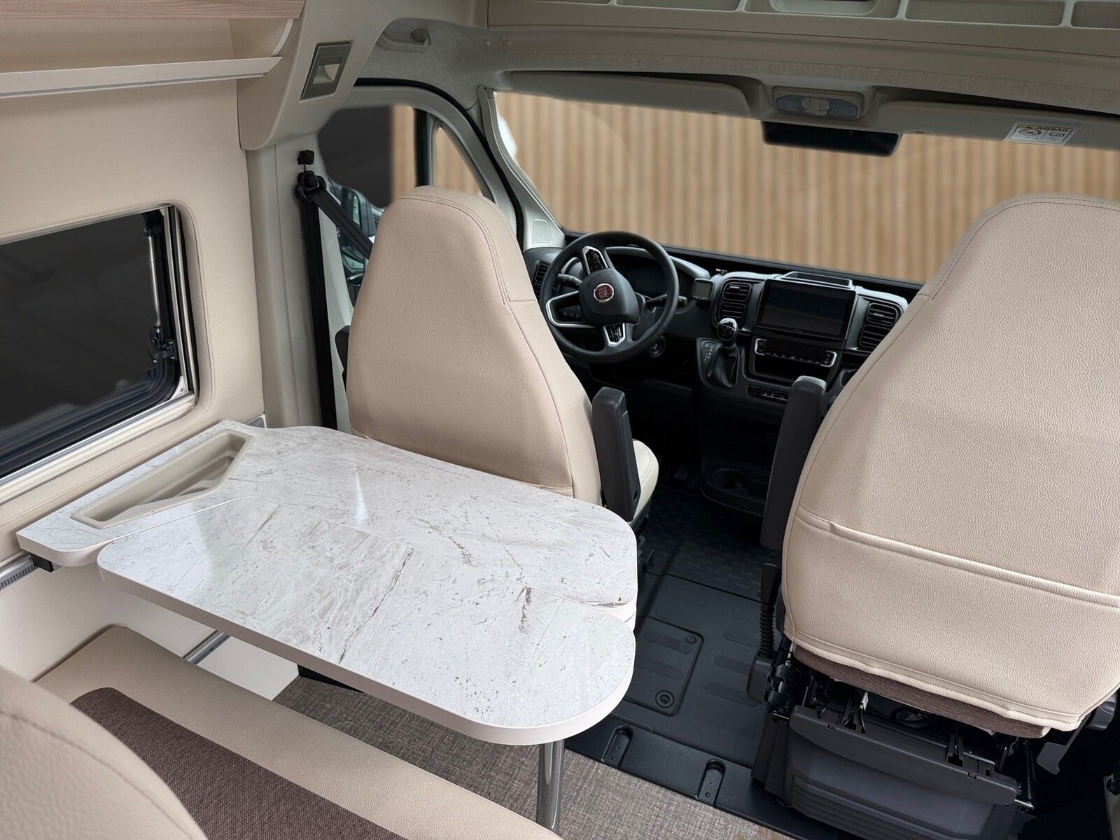 Fahrzeugabbildung Eura Mobil Van V 595 HB Automatik, 180 PS, Fahrassistenzp.