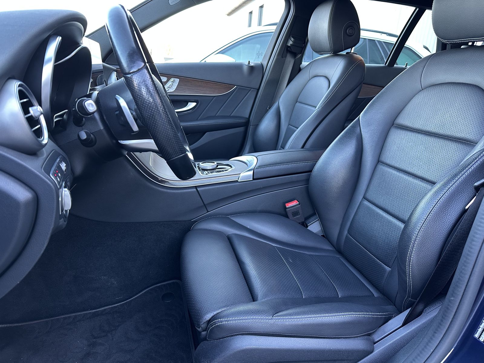 Fahrzeugabbildung Mercedes-Benz C 300 T AMG-Line NAV+LED+AHK+BURMESTER+DISTRONIC