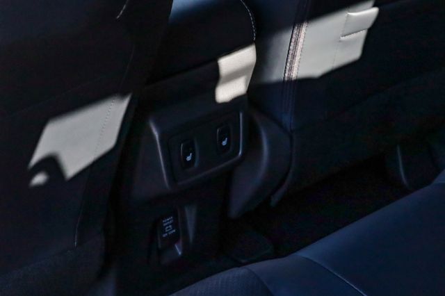 Fahrzeugabbildung Mitsubishi Eclipse Cross 2.4 PHEV Plus SELECT 4WD LAGERWARE