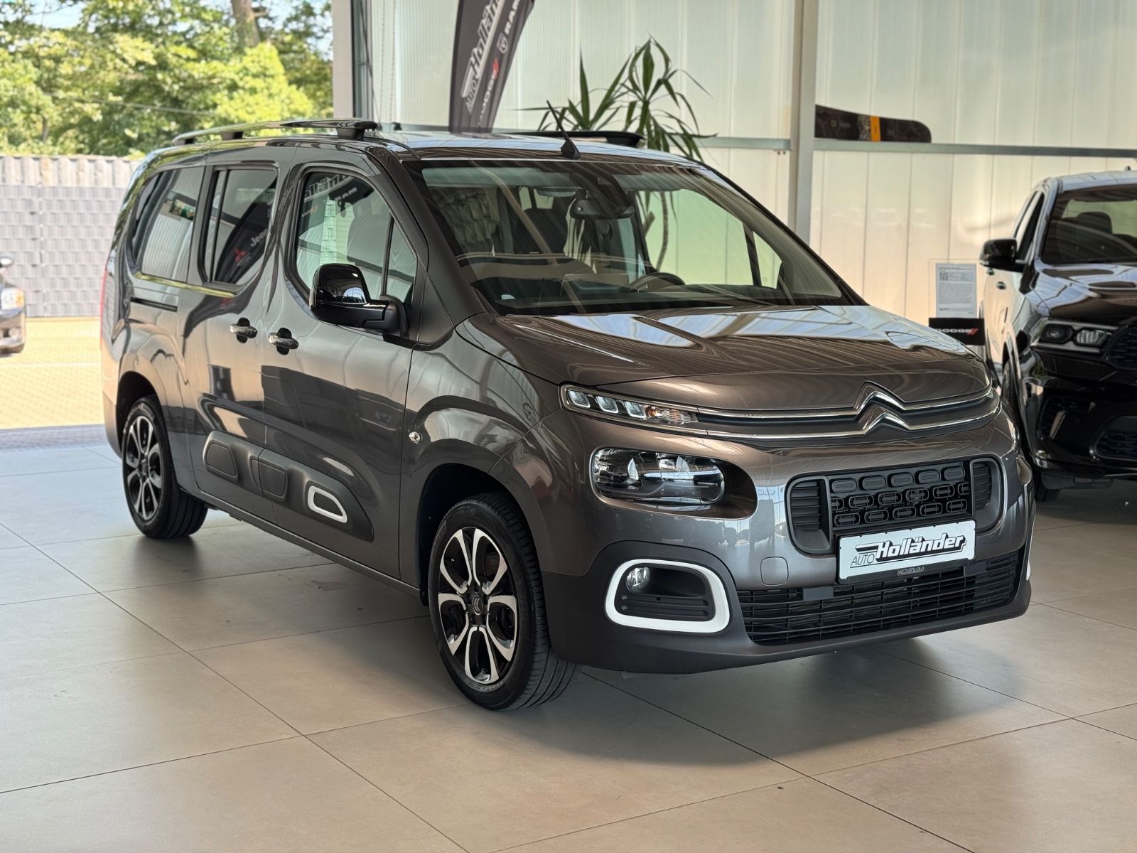 Fahrzeugabbildung Citroën Berlingo 1.5 BlueHDi 130 FAP Shine XL "Camping"